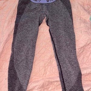 Purple gym shark leggings in purple